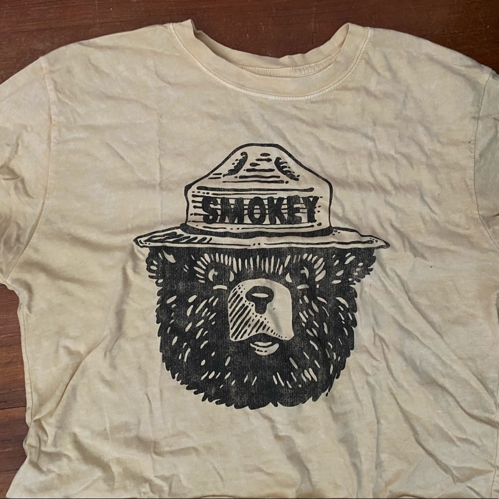 Graphic tee Smokey tee size large